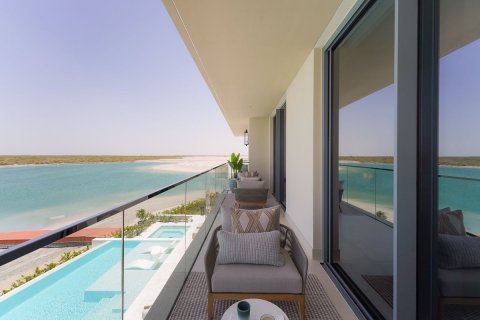 Commercial property in Abu Dhabi, UAE 7 bedrooms, 700 sq.m. № 594007 - photo 13