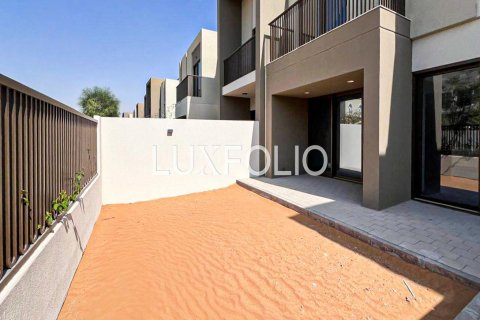 Shtëpi në qytet në Dubai Land, Dubai, Emiratet e Bashkuara Arabe 3 dhoma gjumi, 184 m2. № 628380 - Foto 16