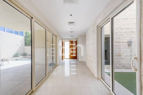 Снять в аренду таунхаус в Al Raha Gardens, Абу-Даби, ОАЭ 4 спальни, 402м2, № 616937 - фото 2