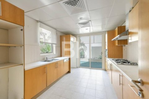 Снять в аренду таунхаус в Al Raha Gardens, Абу-Даби, ОАЭ 4 спальни, 402м2, № 616937 - фото 5
