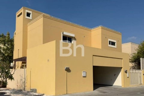 Снять в аренду таунхаус в Al Raha Gardens, Абу-Даби, ОАЭ 4 спальни, 402м2, № 616937 - фото 1
