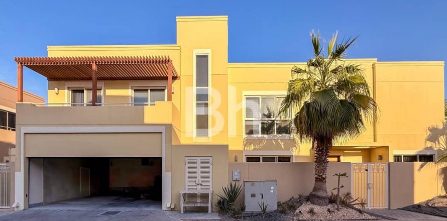 Вилла в Al Raha Gardens, Абу-Даби, ОАЭ 5 спален, 480м2 № 616939