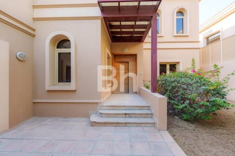 Снять в аренду виллу в Халифа-Сити, Абу-Даби, ОАЭ 4 спальни, 557м2, № 616936 - фото 17