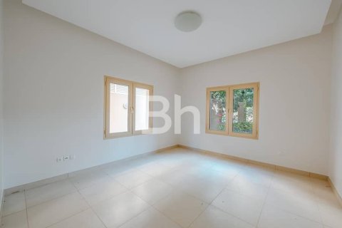 Снять в аренду виллу в Халифа-Сити, Абу-Даби, ОАЭ 4 спальни, 557м2, № 616936 - фото 10