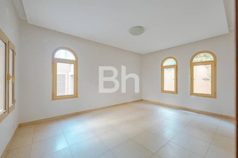 Снять в аренду виллу в Халифа-Сити, Абу-Даби, ОАЭ 4 спальни, 557м2, № 616936 - фото 4