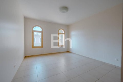 Снять в аренду виллу в Халифа-Сити, Абу-Даби, ОАЭ 4 спальни, 557м2, № 616936 - фото 7