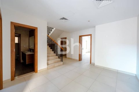 Снять в аренду виллу в Халифа-Сити, Абу-Даби, ОАЭ 4 спальни, 557м2, № 616936 - фото 14