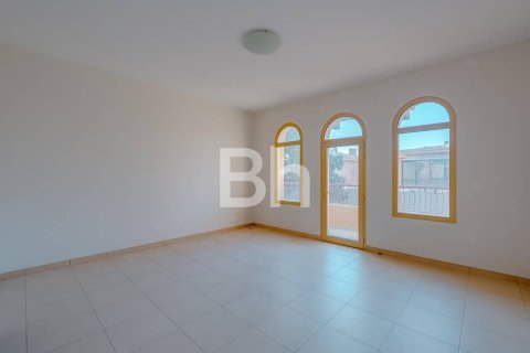 Снять в аренду виллу в Халифа-Сити, Абу-Даби, ОАЭ 4 спальни, 557м2, № 616936 - фото 5