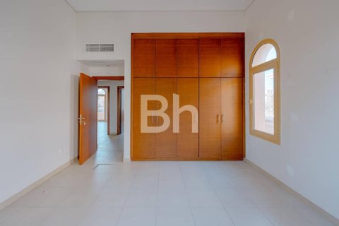 Снять в аренду виллу в Халифа-Сити, Абу-Даби, ОАЭ 4 спальни, 557м2, № 616936 - фото 11