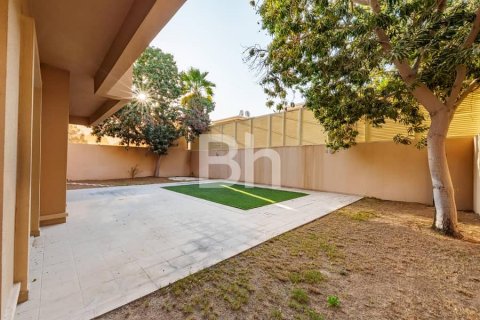 Снять в аренду виллу в Халифа-Сити, Абу-Даби, ОАЭ 4 спальни, 557м2, № 616936 - фото 18