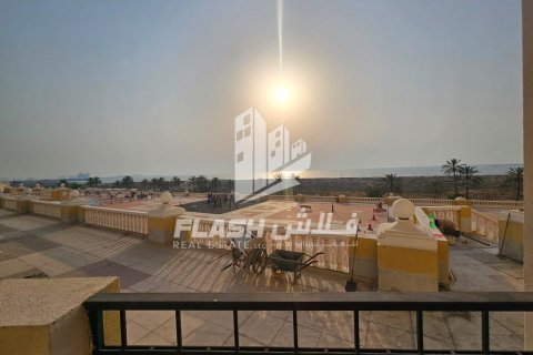 Apartment sa Al Hamra Village, Ras Al Khaimah, UAE 2 silid-tulugan, 102.2 sq.m. № 611652 - larawan 2