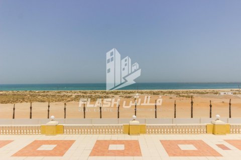 Apartment sa Al Hamra Village, Ras Al Khaimah, UAE 2 silid-tulugan, 102.2 sq.m. № 611652 - larawan 1