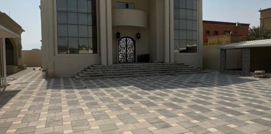 Villa à Seih Al Uraibi, Ras Al Khaimah, EAU: 6 chambres, 1394 m2 № 735022