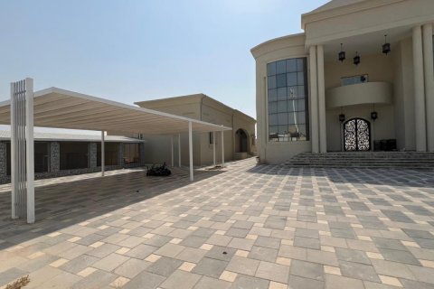 Villa à vendre à  Seih Al Uraibi, Ras Al Khaimah, EAU 6 chambres, 1394 m2 № 735022 - photo 2