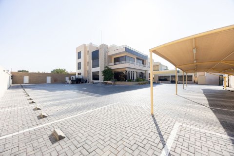Müüa villa asukohaga Khalifa City, Abu Dhabi, AÜE: 12 magamistoaga, 2090 m² Nr 593973 - pilt 3