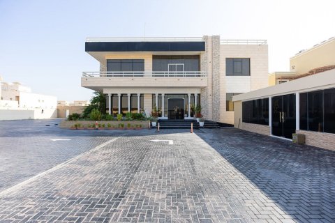 Müüa villa asukohaga Khalifa City, Abu Dhabi, AÜE: 12 magamistoaga, 2090 m² Nr 593973 - pilt 1