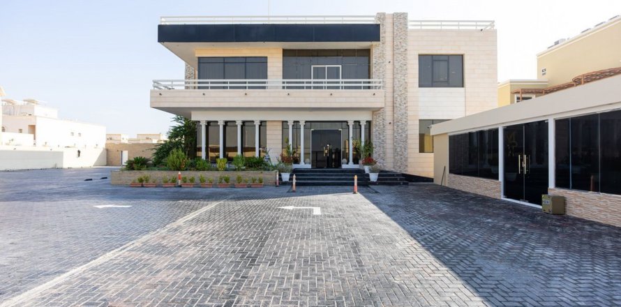 Villa asukohaga Khalifa City, Abu Dhabi, AÜE: 12 magamistoaga, 2090 m² Nr 593973