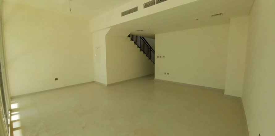 Maison de ville à Dubai, EAU: 2 chambres, 133.4 m2 № 702723