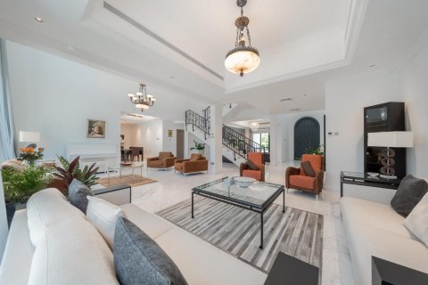 Villa in Jumeirah Islands, Dubai, UAE 4 bedrooms, 550 sq.m. № 623289 - photo 4