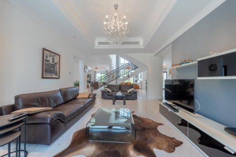 Villa in Jumeirah Islands, Dubai, UAE 4 bedrooms, 550 sq.m. № 623289 - photo 5