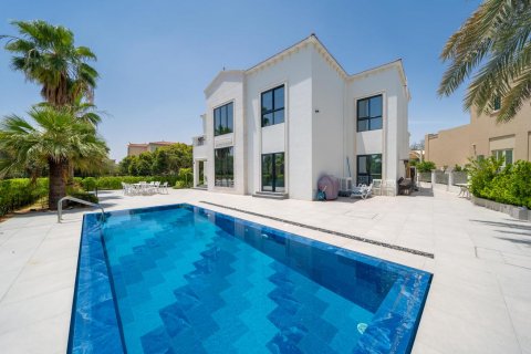 Villa in Jumeirah Islands, Dubai, UAE 4 bedrooms, 550 sq.m. № 623289 - photo 15