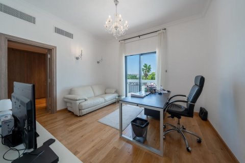 Villa in Jumeirah Islands, Dubai, UAE 4 bedrooms, 550 sq.m. № 623289 - photo 9