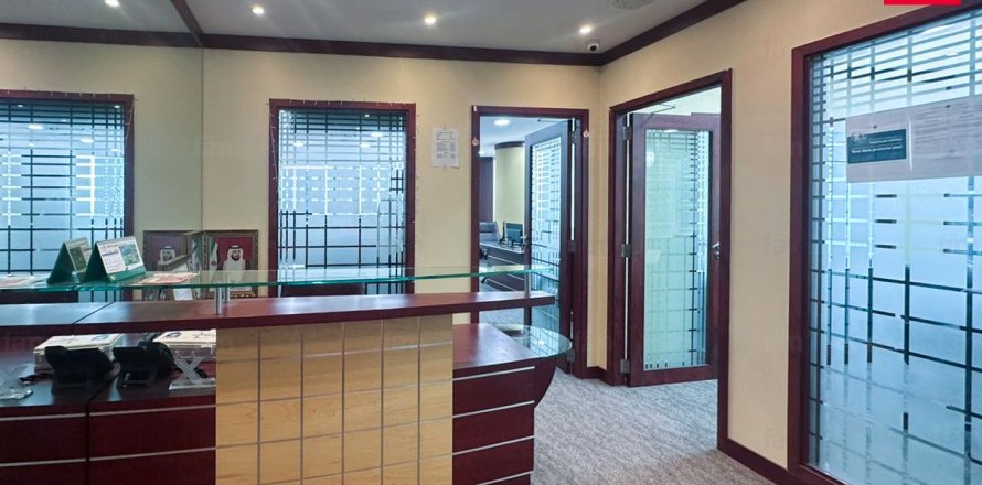 Bureau à Dubai, EAU: 98.3 m2 № 694008