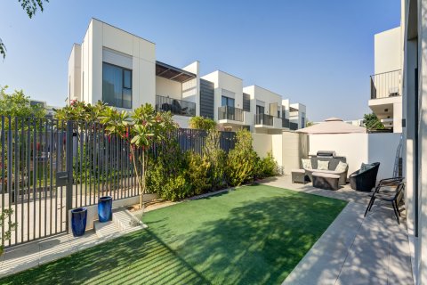 Dubai, संयुक्त अरब अमीरात में टाउनहाउस, 4 बेडरूम, 224 वर्ग मीटर, संख्या 695996 - फ़ोटो 24