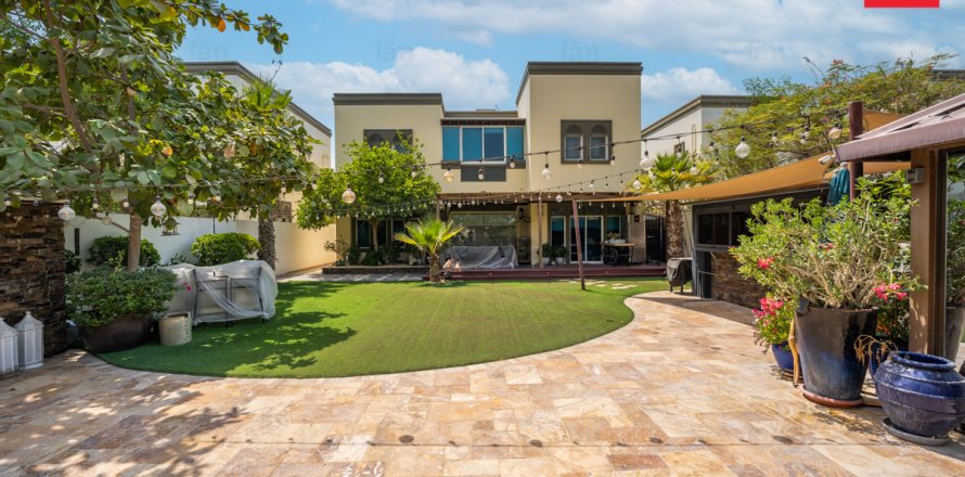 Villa à Jumeirah Park, Dubai, EAU: 3 chambres, 679.9 m2 № 646704