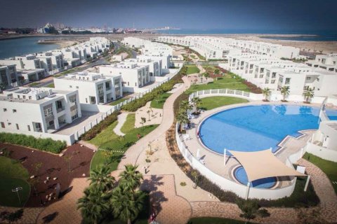 Vilë në Ras Al Khaimah, Emiratet e Bashkuara Arabe 5 dhoma gjumi, 514 m2. № 734954 - Foto 11