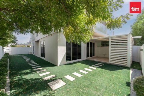 Rumah bandar di Dubai, UAE 3 bilik tidur, 303.4 meter persegi № 693061