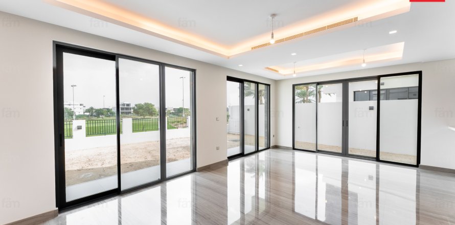 Villa asukohaga Dubai, AÜE: 6 magamistoaga, 274.2 m² Nr 679085