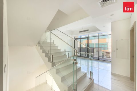 Townhouse sa Dubai Sports City, UAE 4 silid-tulugan, 156.9 sq.m. № 686009 - larawan 5