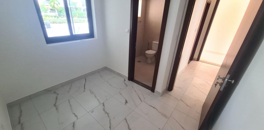 Vilë në Dubai, Emiratet e Bashkuara Arabe 4 dhoma gjumi, 187.2 m2. № 645533