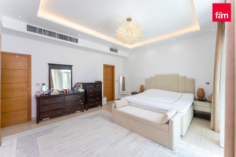 Villa in Jumeirah Park, Dubai, UAE 4 bedrooms, 515.8 sq.m. № 715590 - photo 2