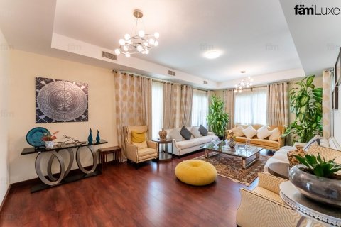 Villa til salgs i Dubai, Emiratene 5 soverom, 817.3 kvm Nr. 715589 - Foto 4