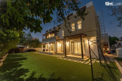 Villa in Dubai, VAE: 5 Schlafzimmer, 817.3 m2 Nr. 715589