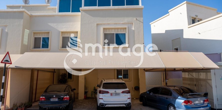 Vilë në Al Reef, Abu Dhabi, Emiratet e Bashkuara Arabe 5 dhoma gjumi, 273.4 m2. № 574418