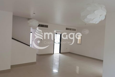 Vilë në Al Reef, Abu Dhabi, Emiratet e Bashkuara Arabe 5 dhoma gjumi, 273.4 m2. № 574418 - Foto 2