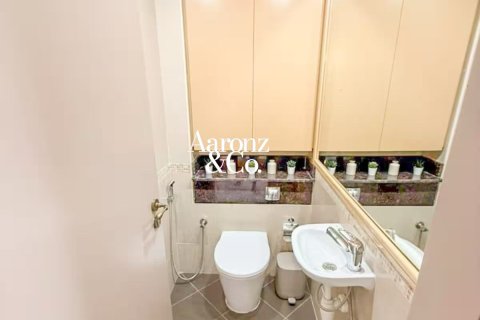 Müüa korter asukohaga Jumeirah Lake Towers, Dubai, AÜE: 1 magamistoaga, 77 m² Nr 715267 - pilt 11