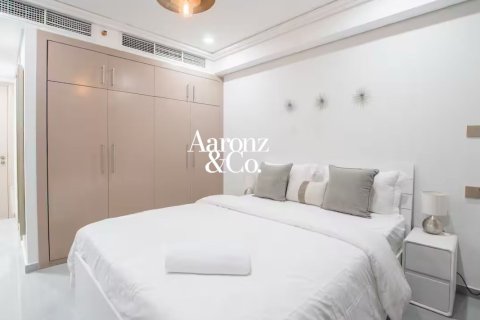 Müüa korter asukohaga Jumeirah Lake Towers, Dubai, AÜE: 1 magamistoaga, 77 m² Nr 715267 - pilt 2