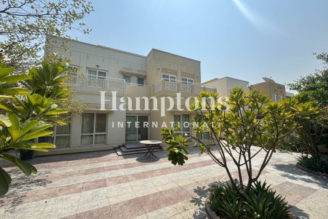 Villa en alquiler en Meadows, Dubai, EAU 5 dormitorios, 353.49591500 m2 № 651406 - foto 4