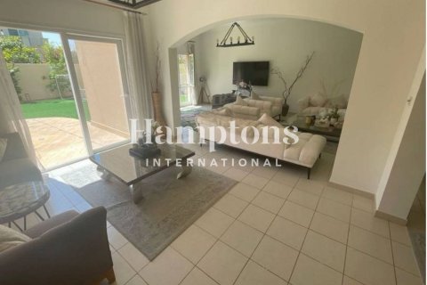 Villa en alquiler en Meadows, Dubai, EAU 5 dormitorios, 353.49591500 m2 № 651406 - foto 1