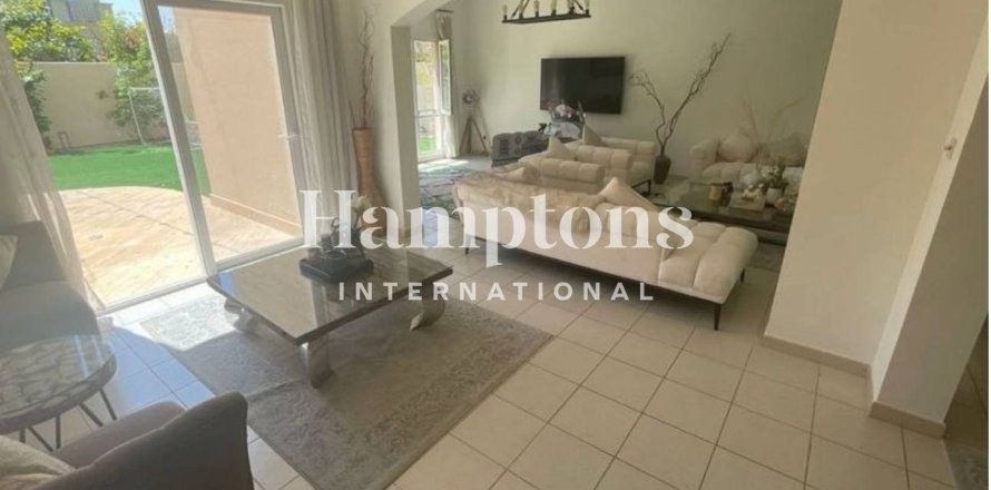 Villa en Meadows, Dubai, EAU 5 dormitorios, 353.496 m² № 651406