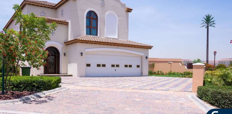 Vila v Jumeirah Golf Estates, Dubai, SAE 5 ložnice, 685 m² Č.: 667708