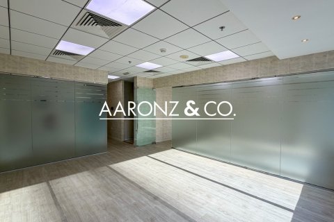 Oficiu de vânzare în Business Bay, Dubai, EAU 69.8 mp.  №670581 - poză 5