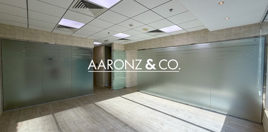 Kancelarija u Business Bay, Dubai, UAE 70 m2 Br. 670581