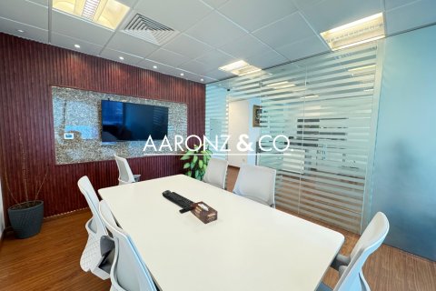 Oficiu de vânzare în Business Bay, Dubai, EAU 74.4 mp.  №670583 - poză 7