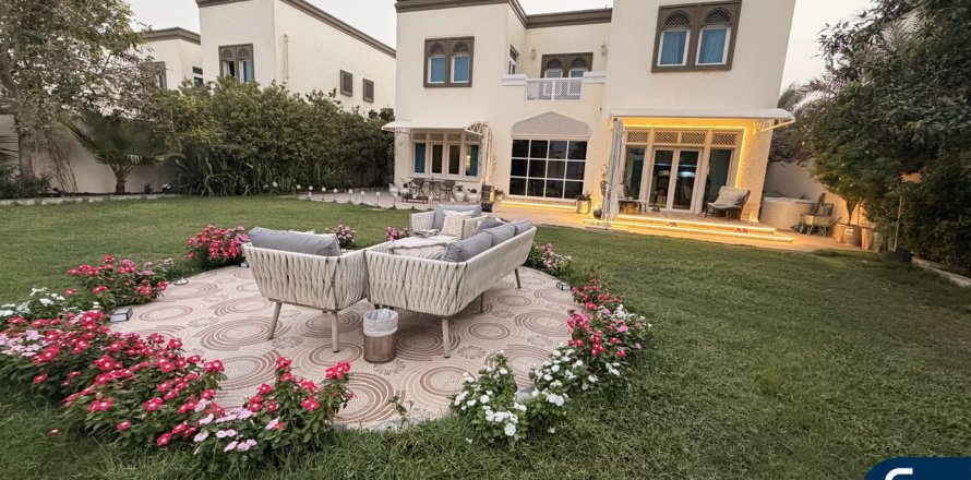 Вилла Jumeirah Park, Дубай, БАӘ-да 3 жатын бөлмелер, 285 м² № 666516