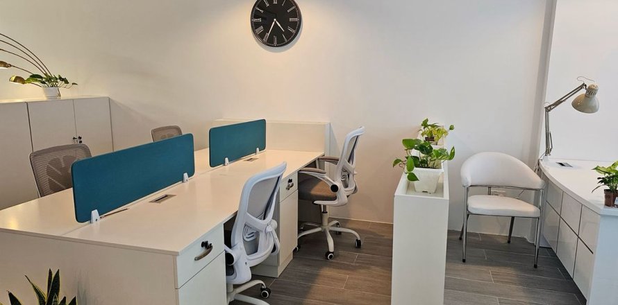Zyrë në Dubai, Emiratet e Bashkuara Arabe 84 m2. № 716015
